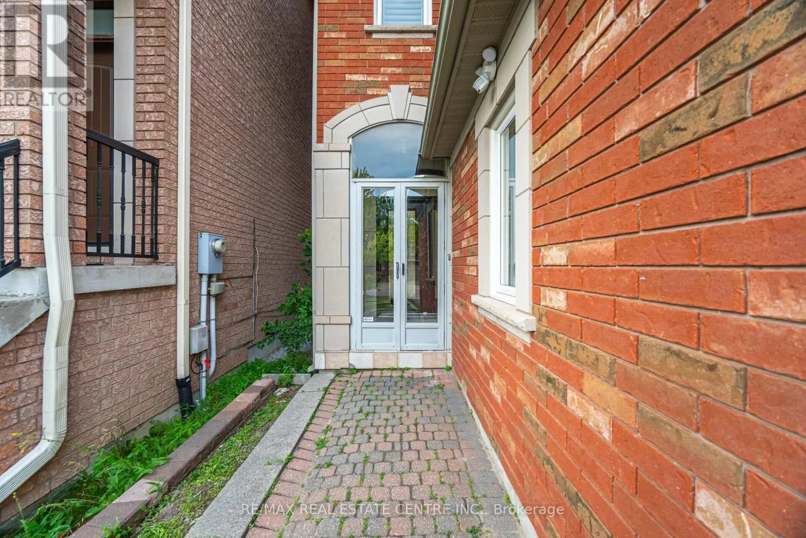 24 FUTURA AVENUE