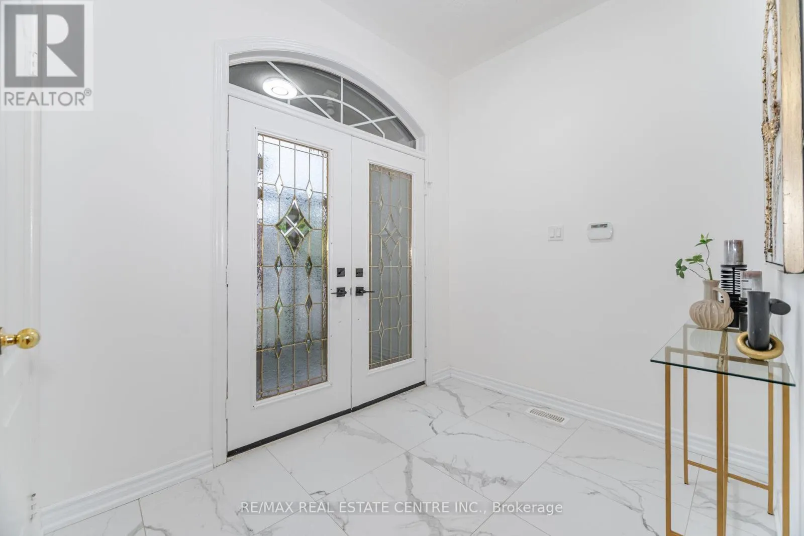 24 FUTURA AVENUE