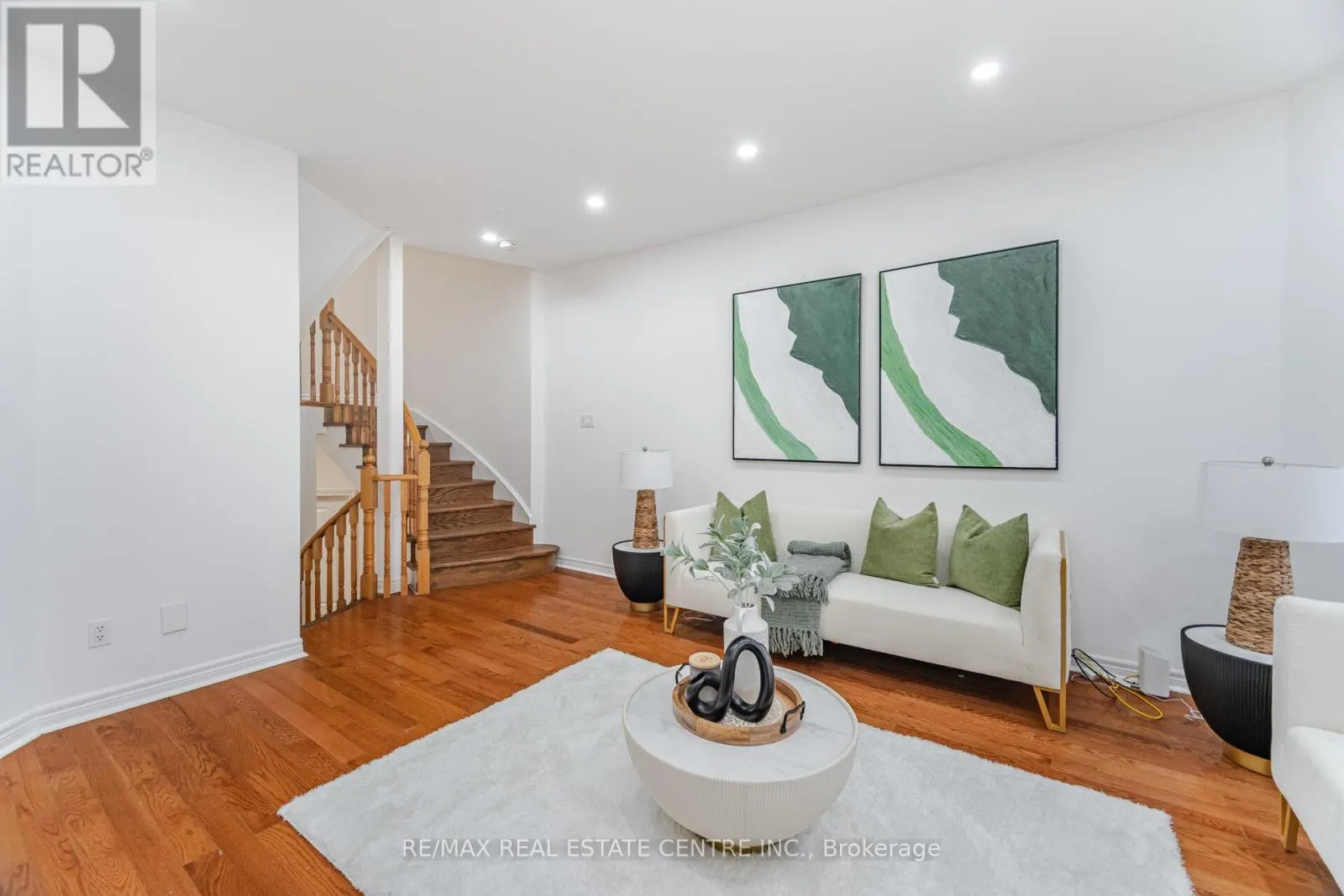 24 FUTURA AVENUE