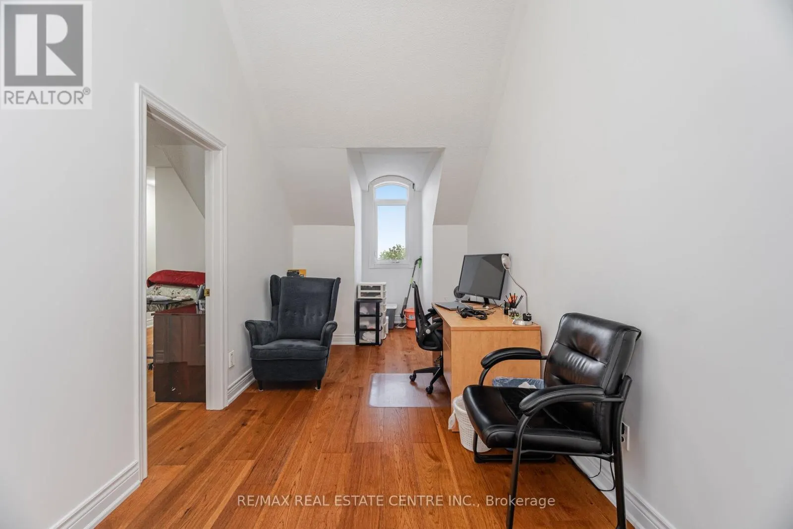 24 FUTURA AVENUE