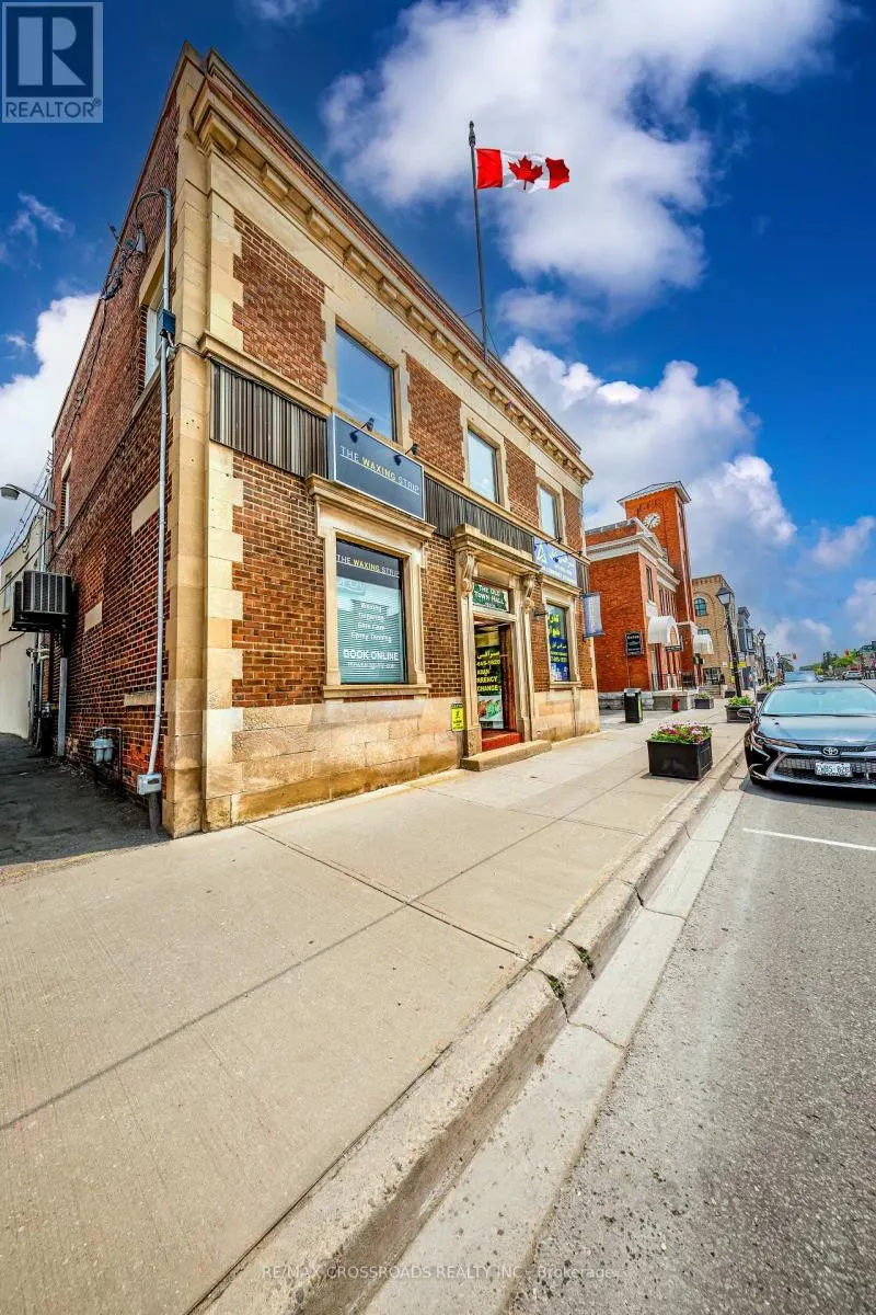 4 - 15221 YONGE STREET
