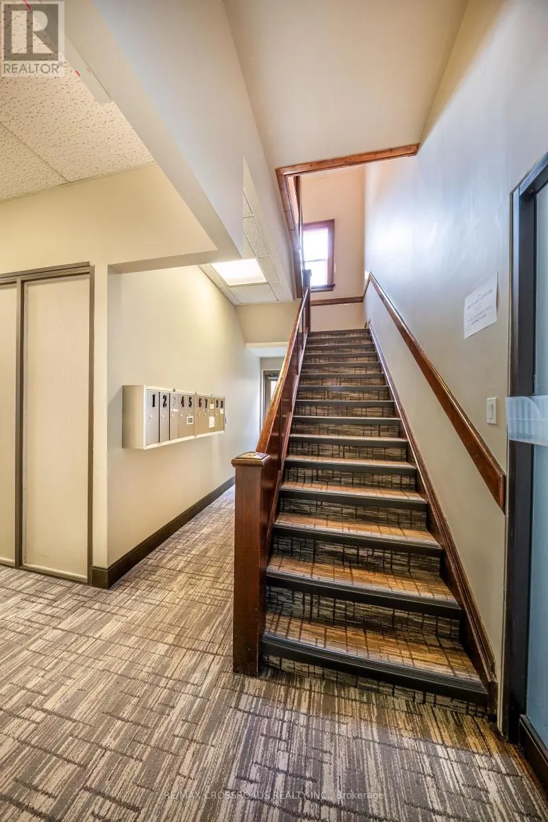 4 - 15221 YONGE STREET