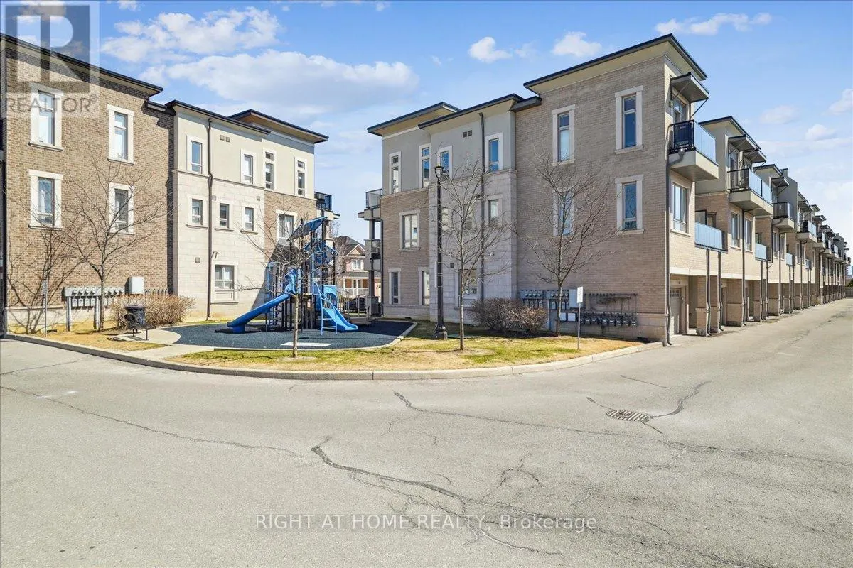 14 - 105 KAYLA CRESCENT