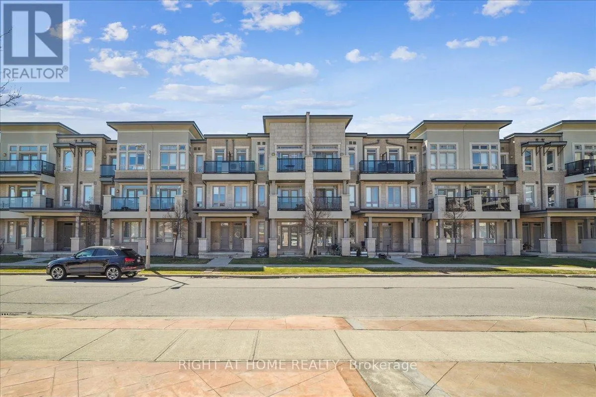 14 - 105 KAYLA CRESCENT