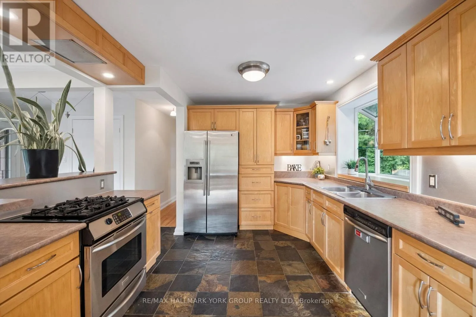 172 ALTAMIRA ROAD