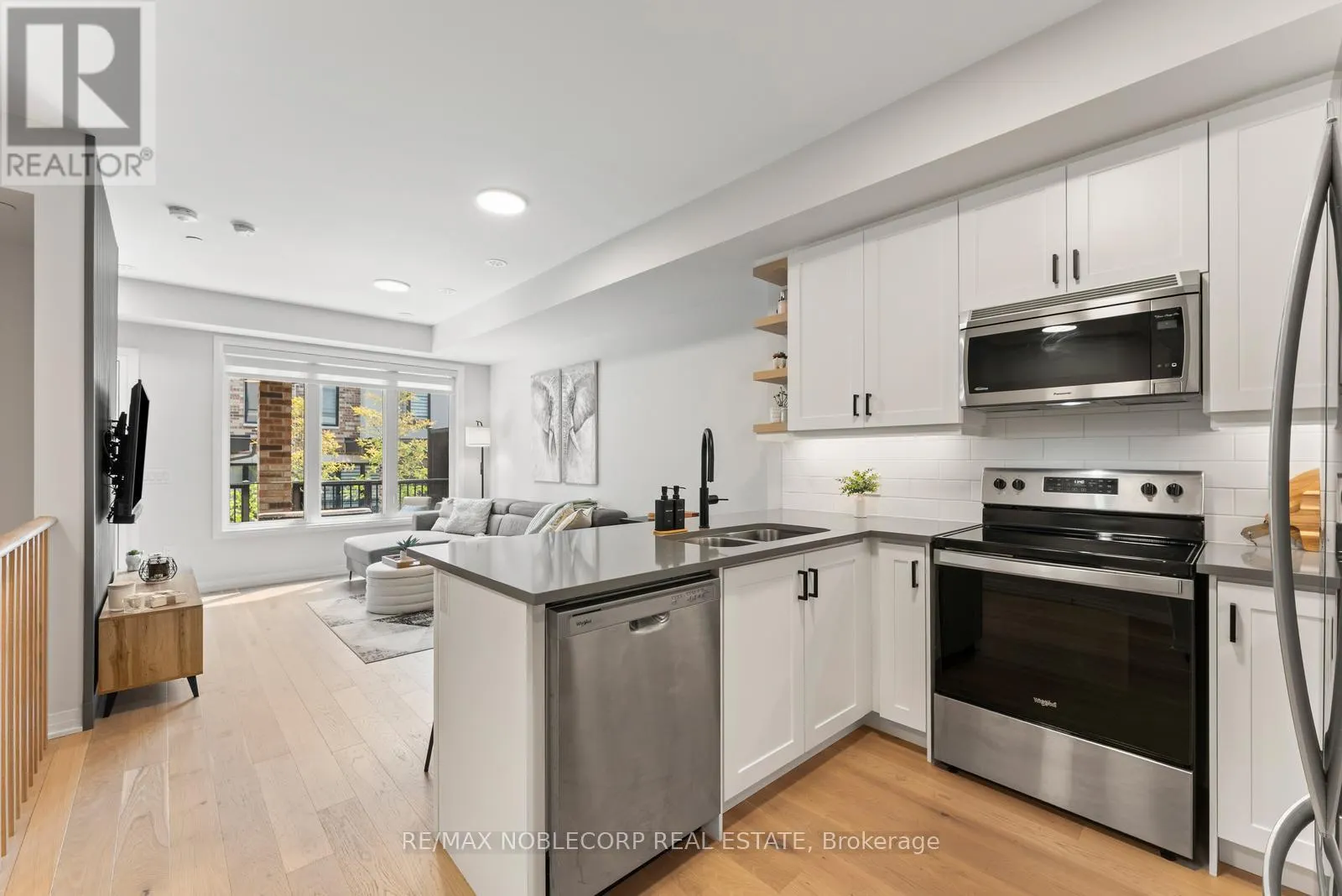 5 - 40 BAYNES WAY