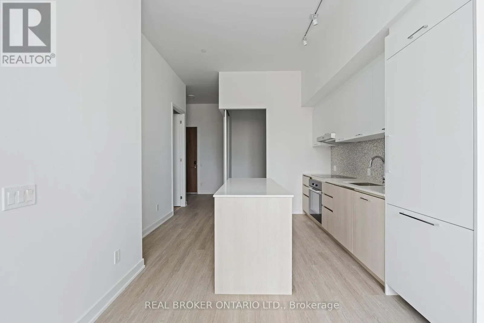 104 - 8188 YONGE STREET