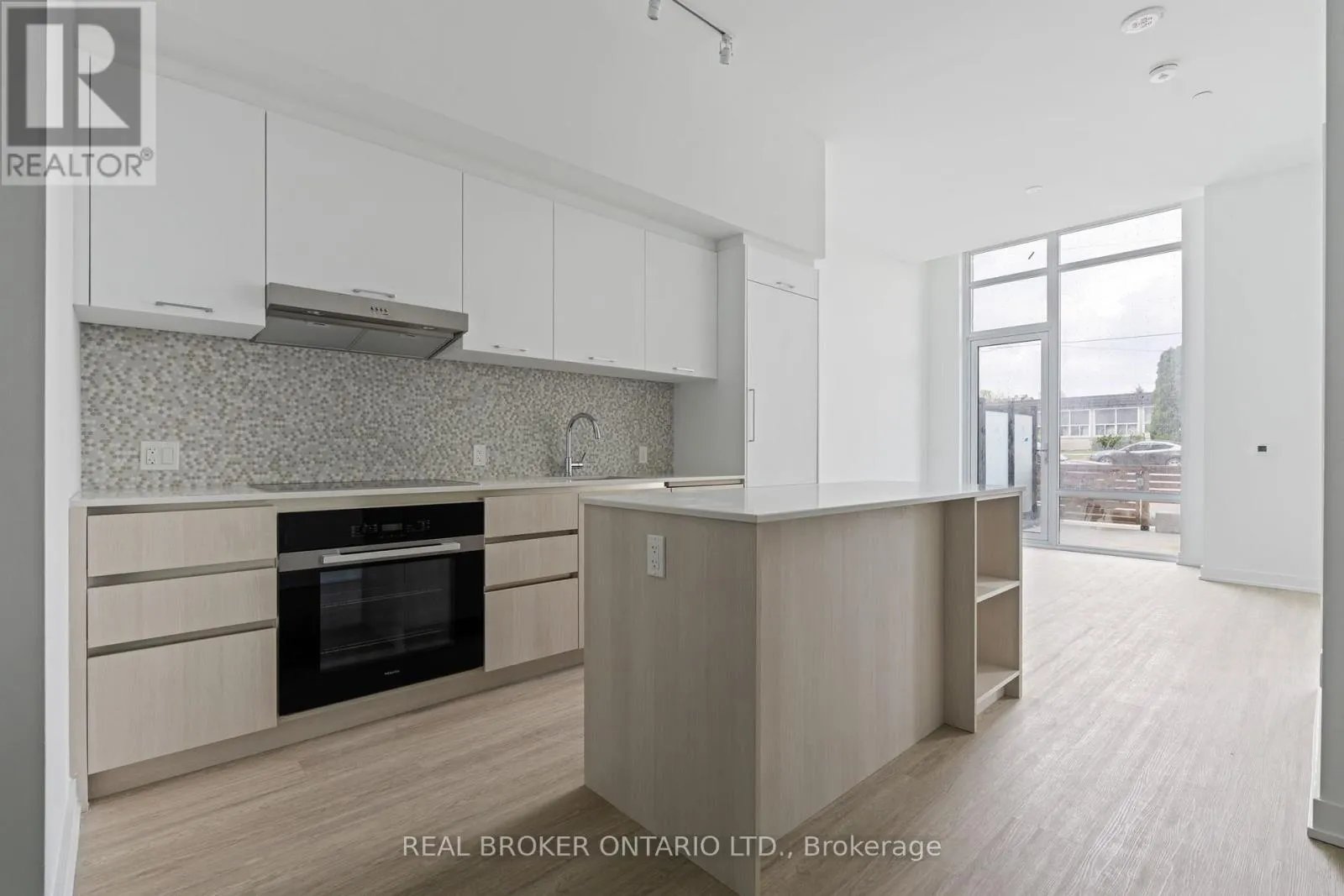 104 - 8188 YONGE STREET