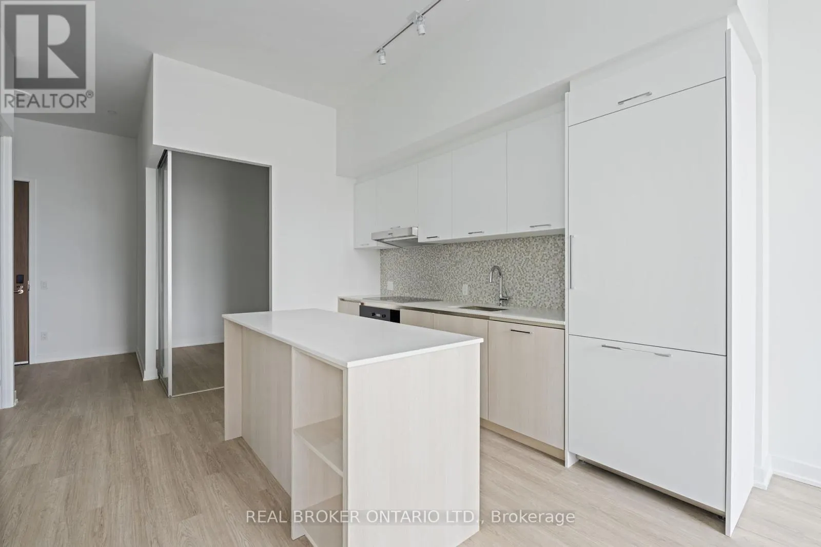 104 - 8188 YONGE STREET