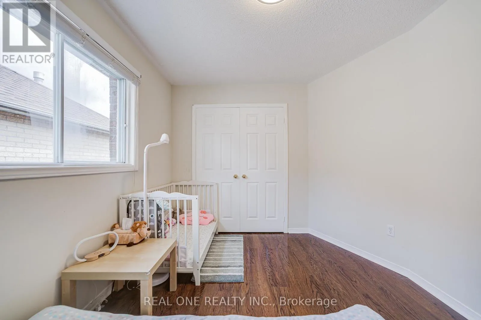 582 WILLOWICK DRIVE