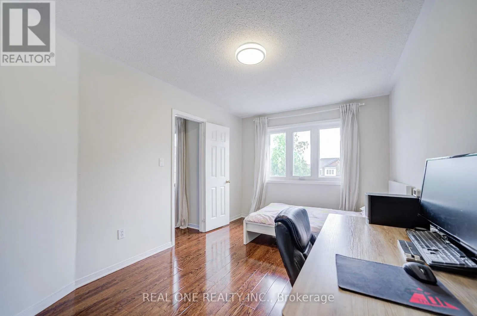 582 WILLOWICK DRIVE