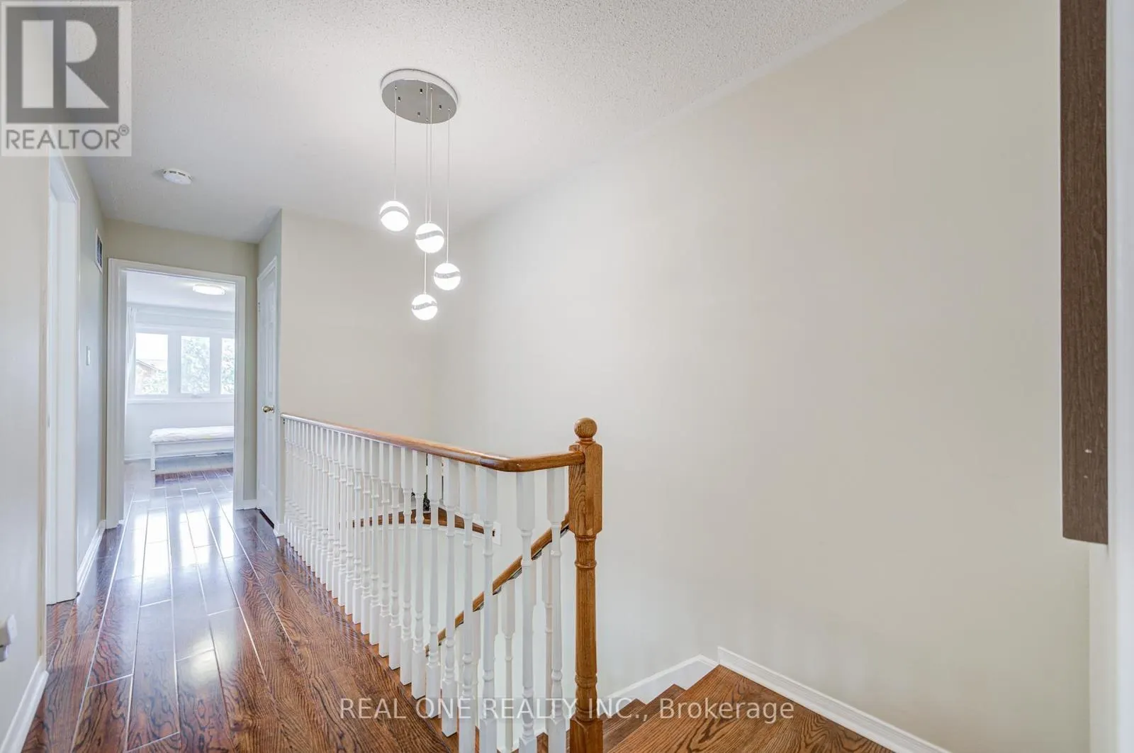 582 WILLOWICK DRIVE