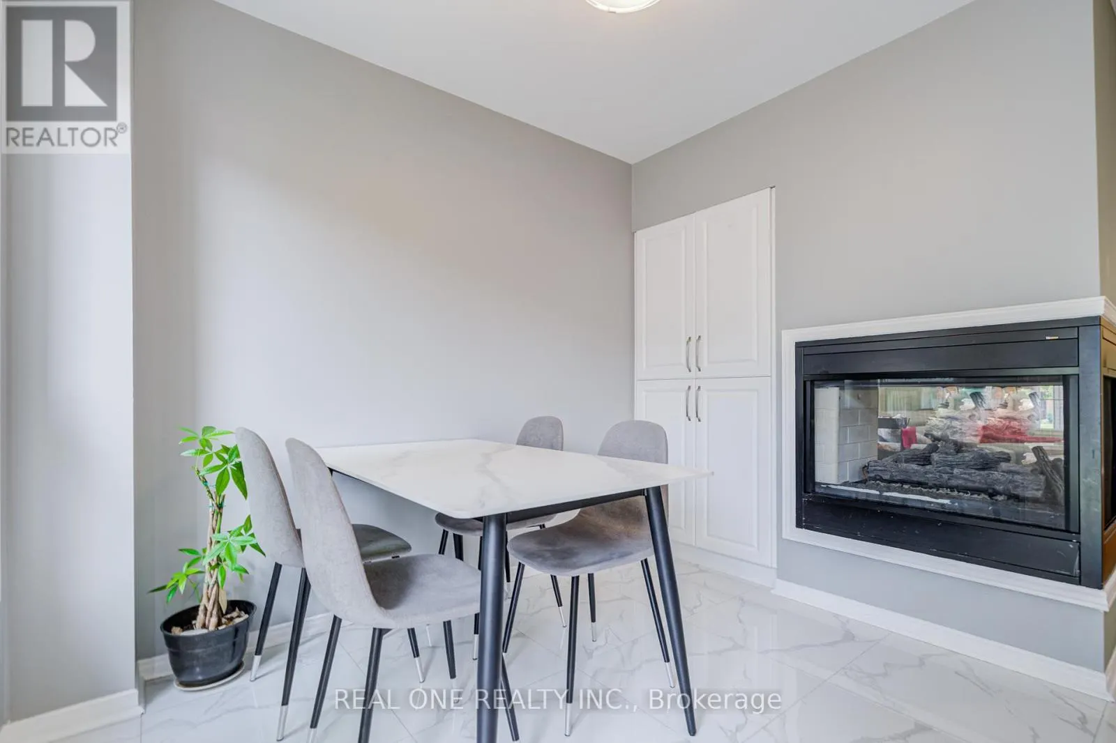 582 WILLOWICK DRIVE
