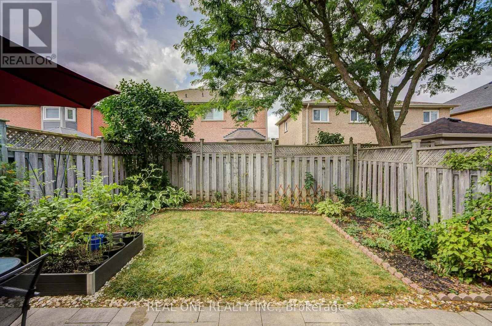 582 WILLOWICK DRIVE