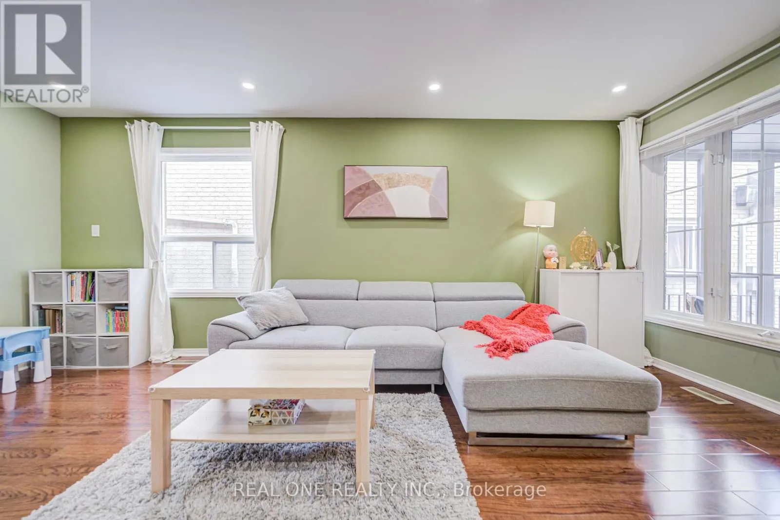 582 WILLOWICK DRIVE