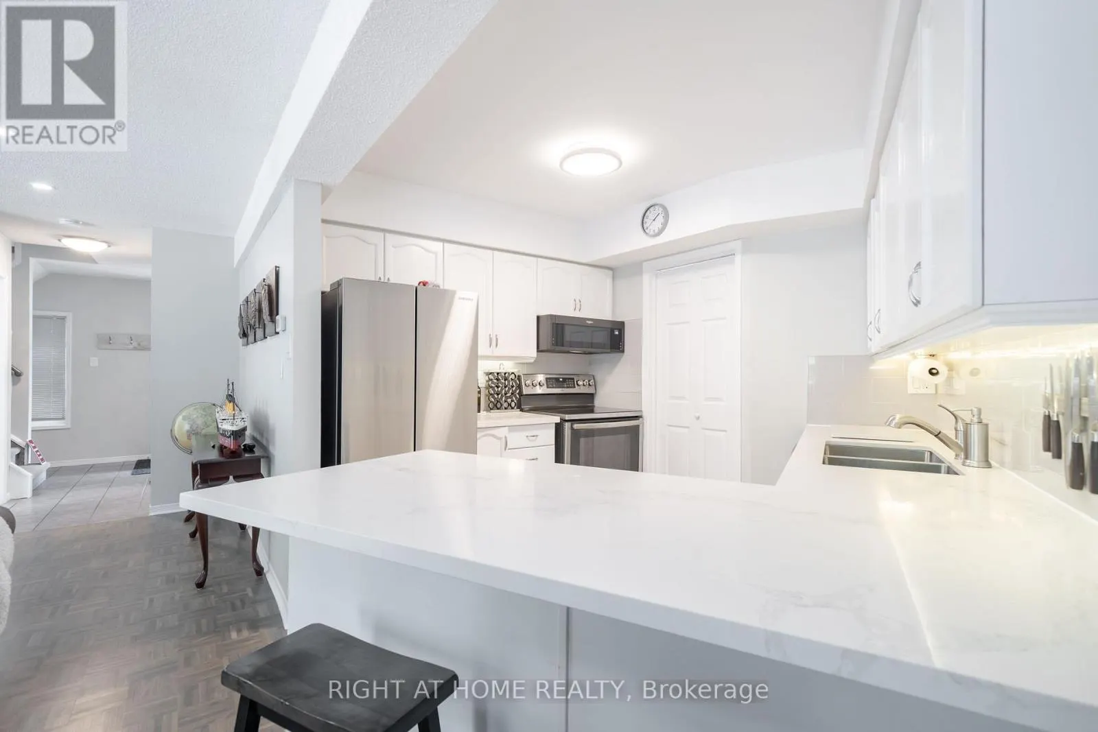 5 - 359 RIDDELL COURT