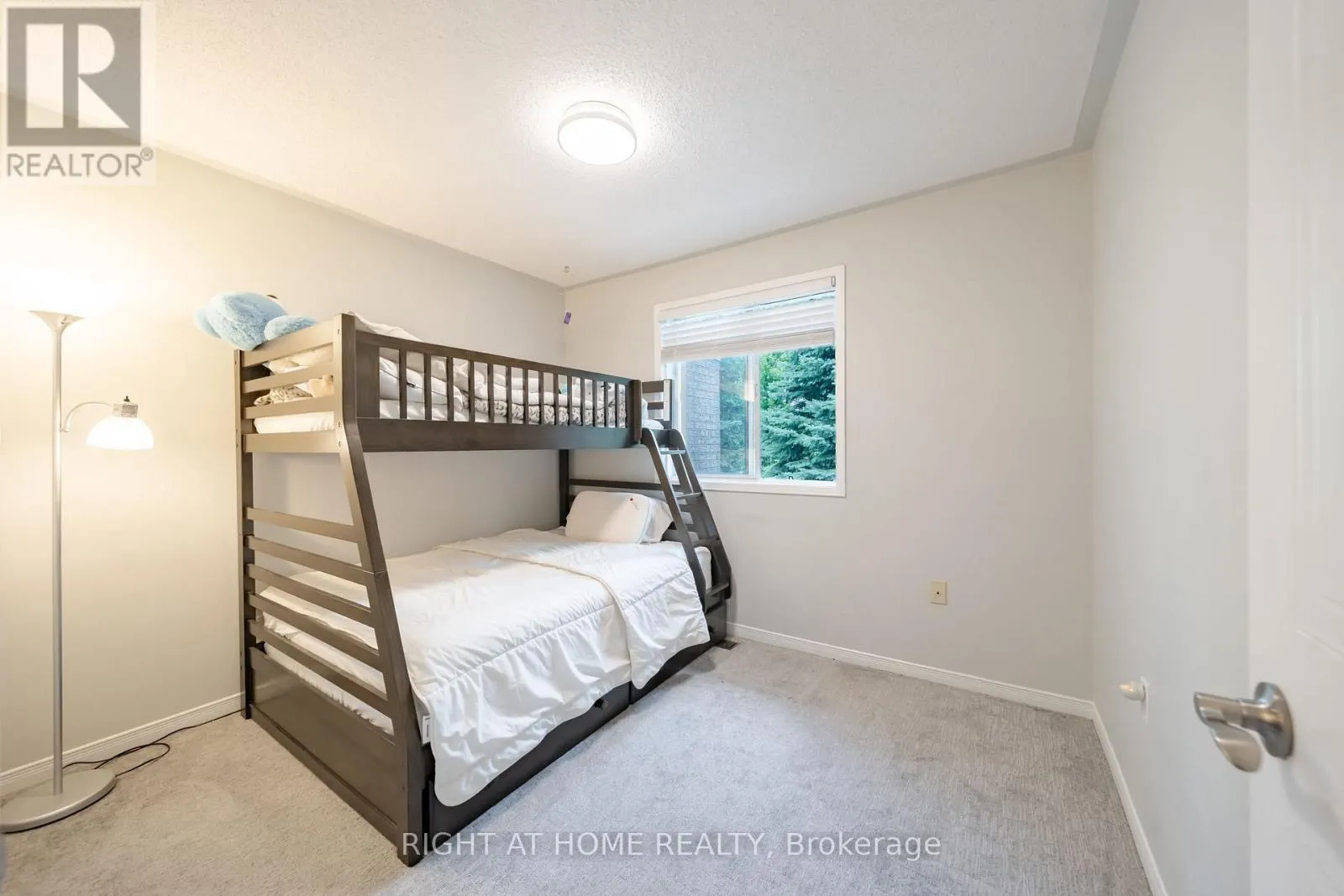 5 - 359 RIDDELL COURT