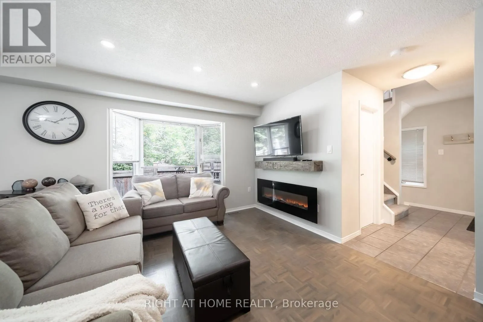 5 - 359 RIDDELL COURT