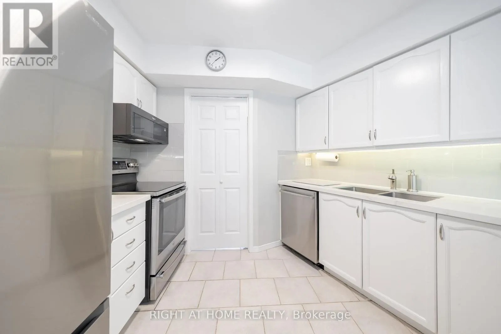 5 - 359 RIDDELL COURT