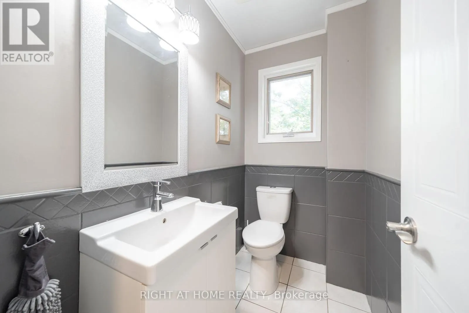 5 - 359 RIDDELL COURT