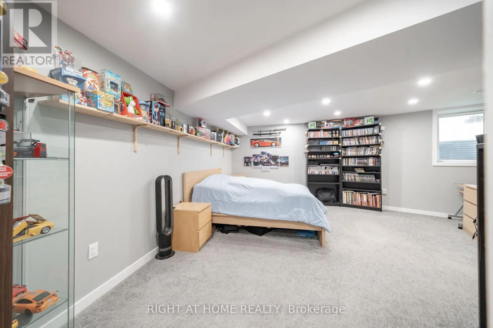 5 - 359 RIDDELL COURT