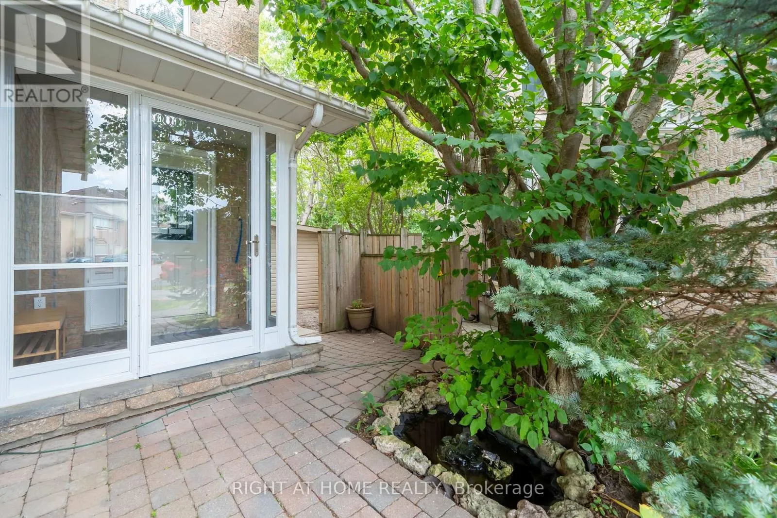 5 - 359 RIDDELL COURT