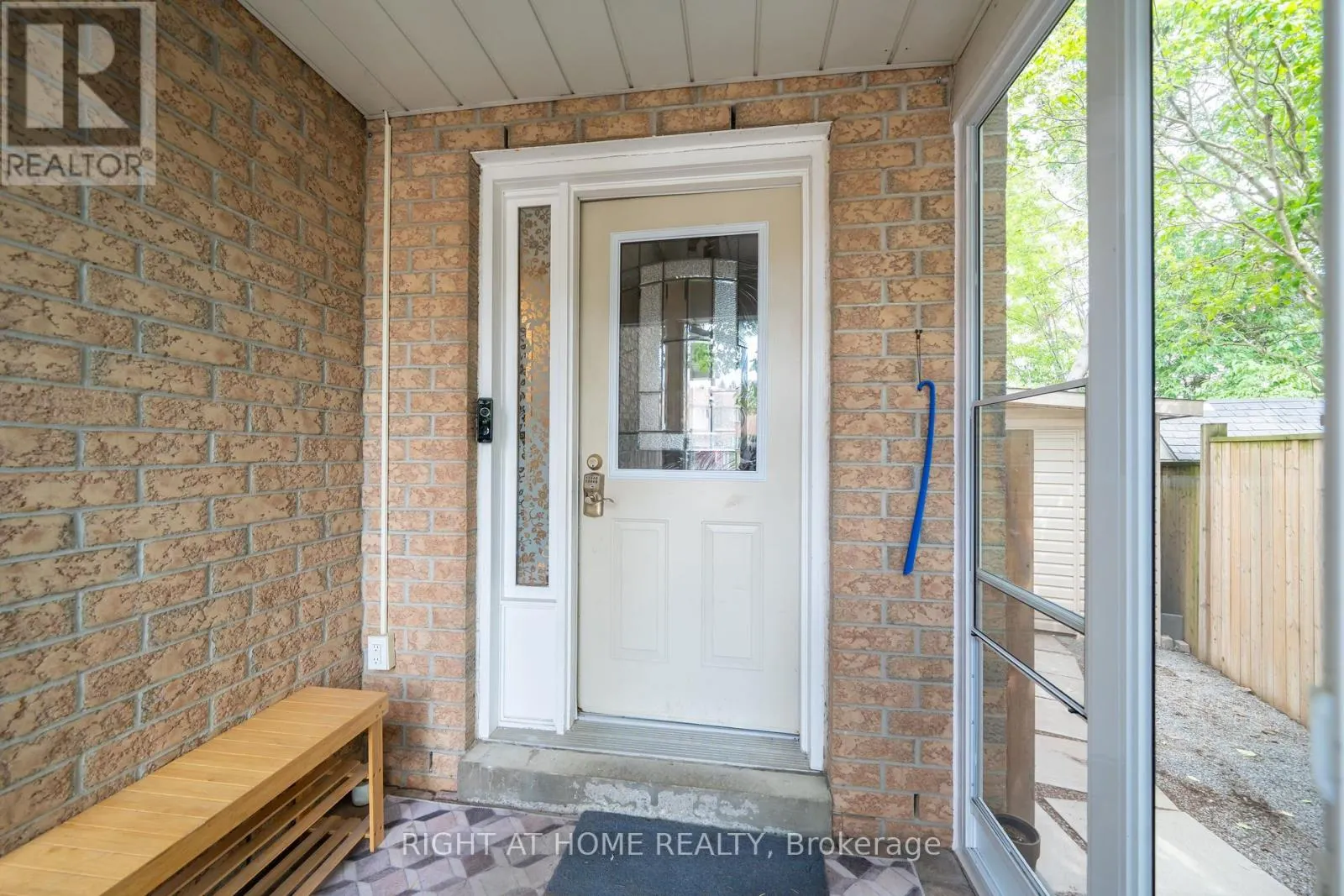 5 - 359 RIDDELL COURT