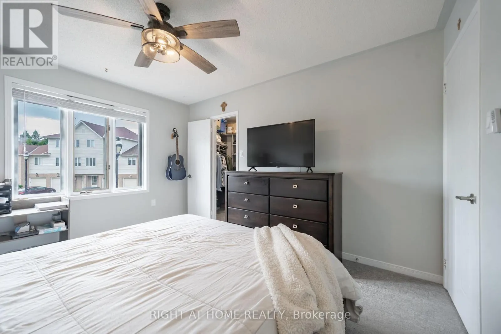 5 - 359 RIDDELL COURT