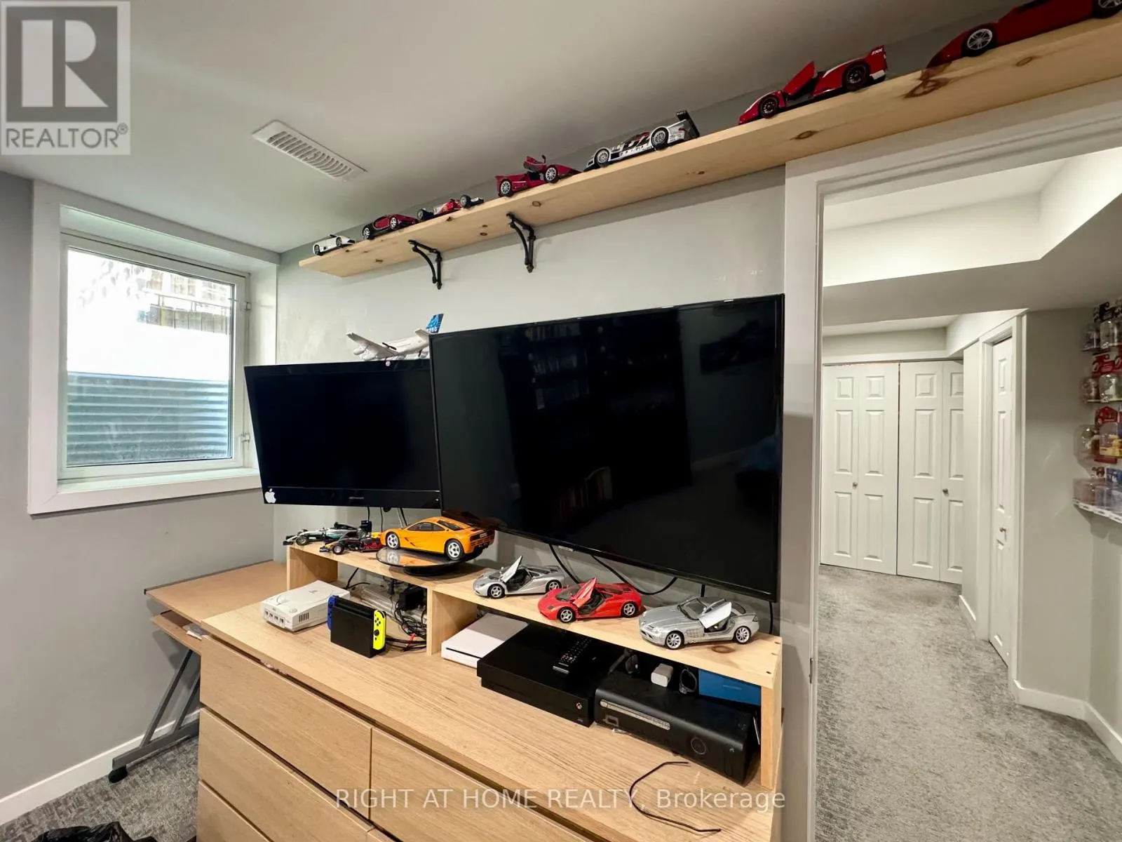 5 - 359 RIDDELL COURT