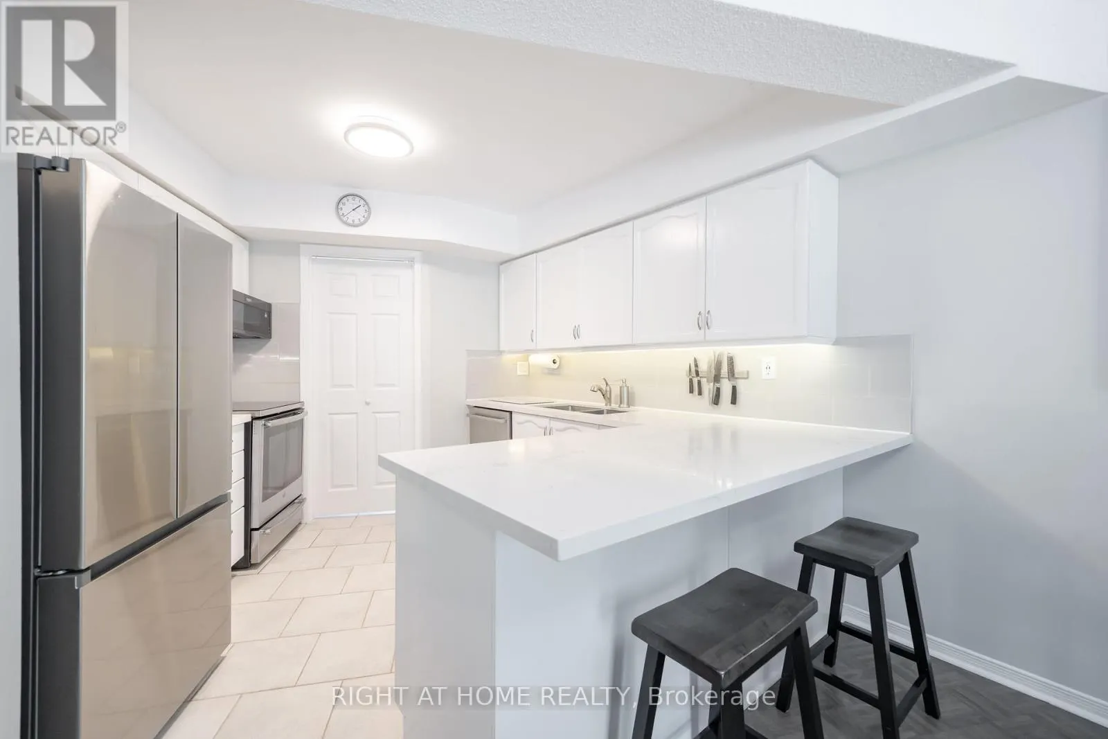 5 - 359 RIDDELL COURT