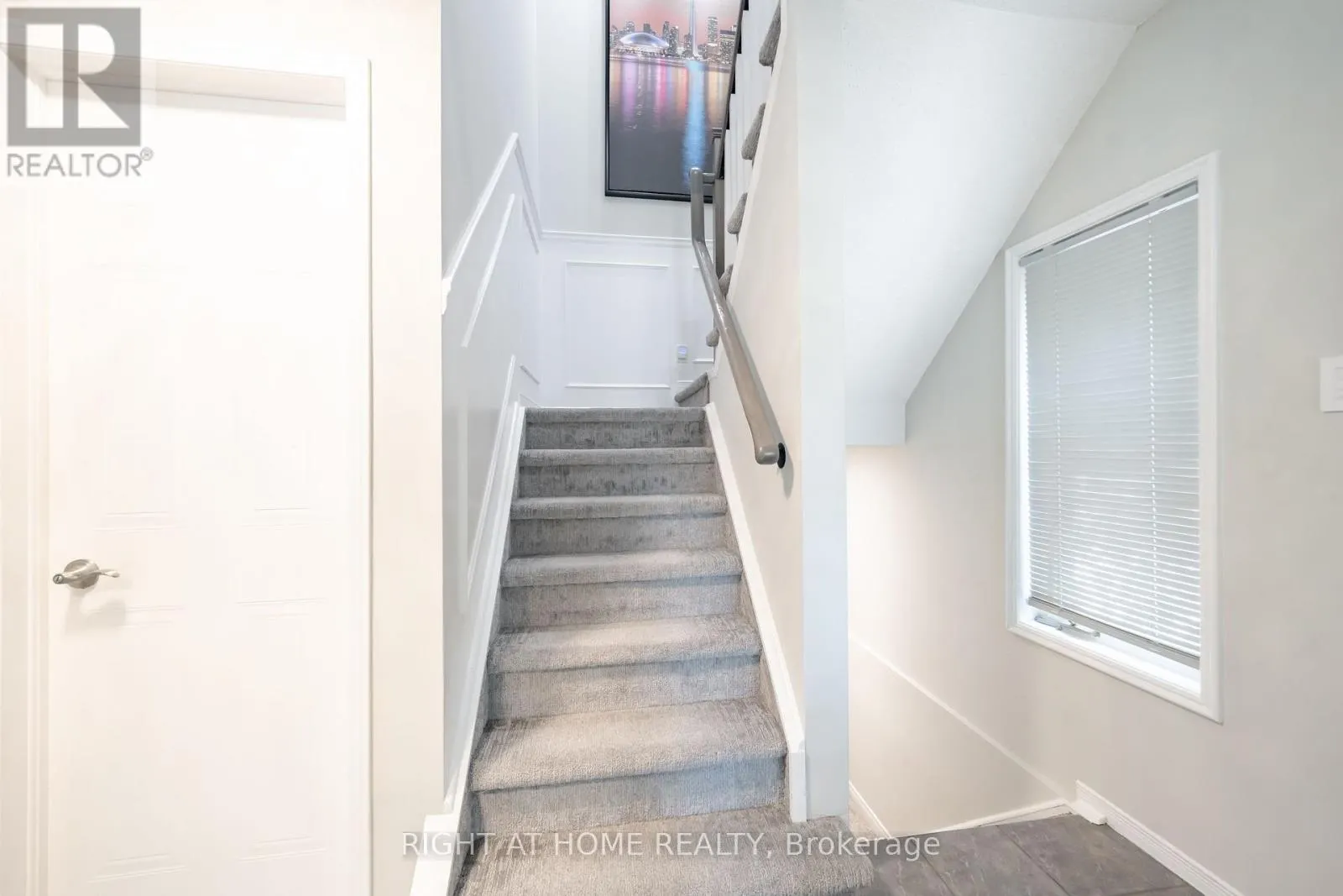 5 - 359 RIDDELL COURT