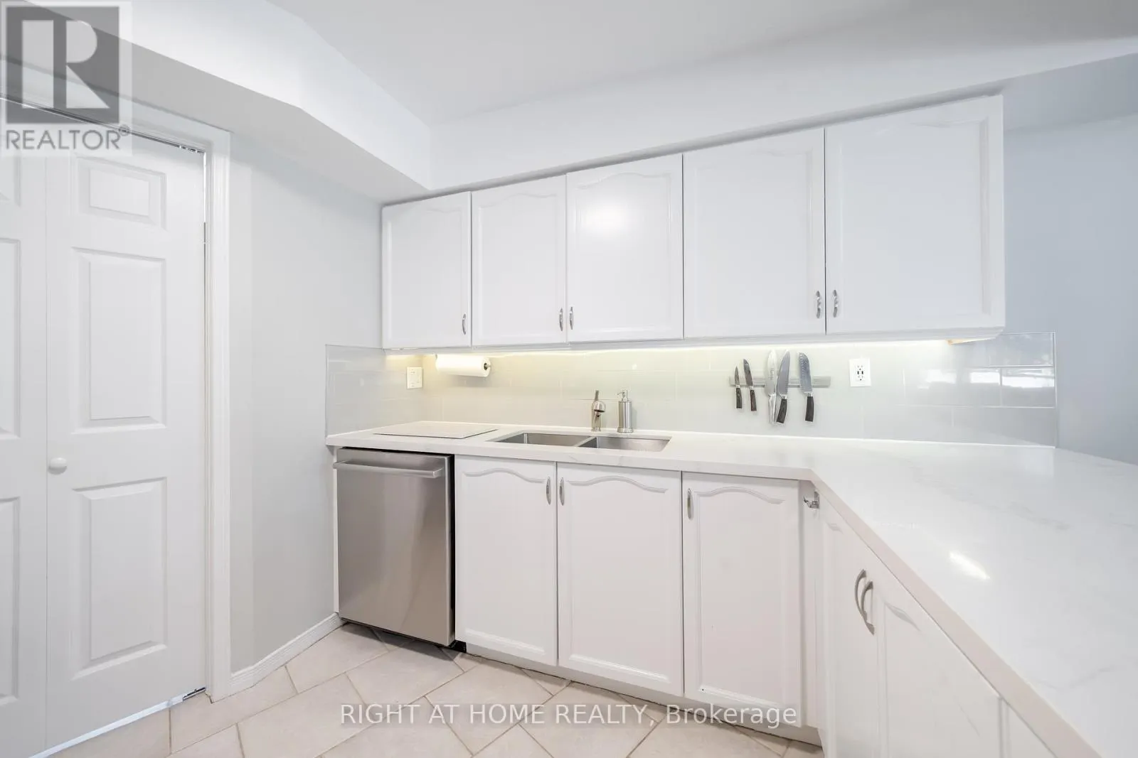 5 - 359 RIDDELL COURT
