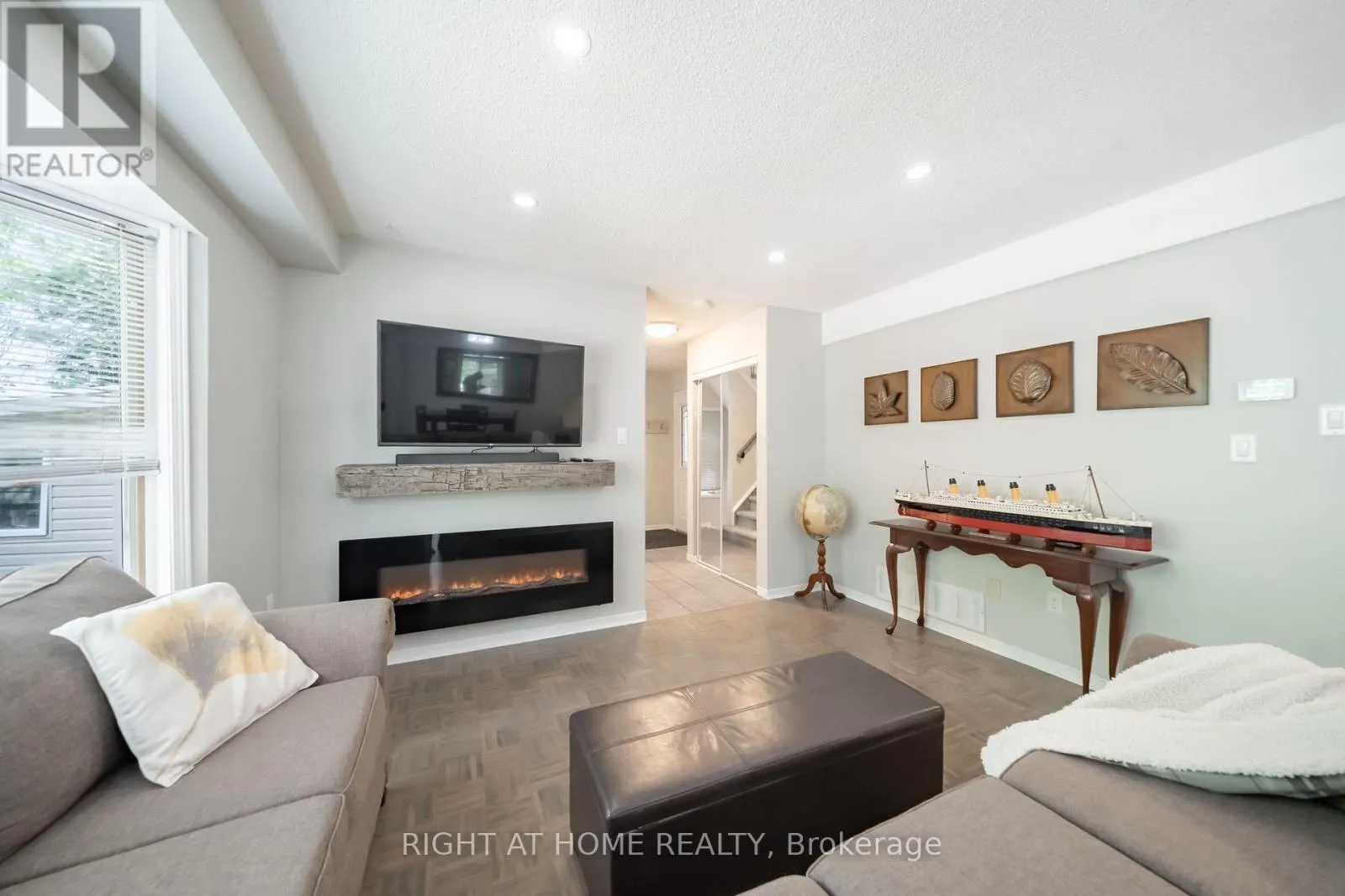 5 - 359 RIDDELL COURT