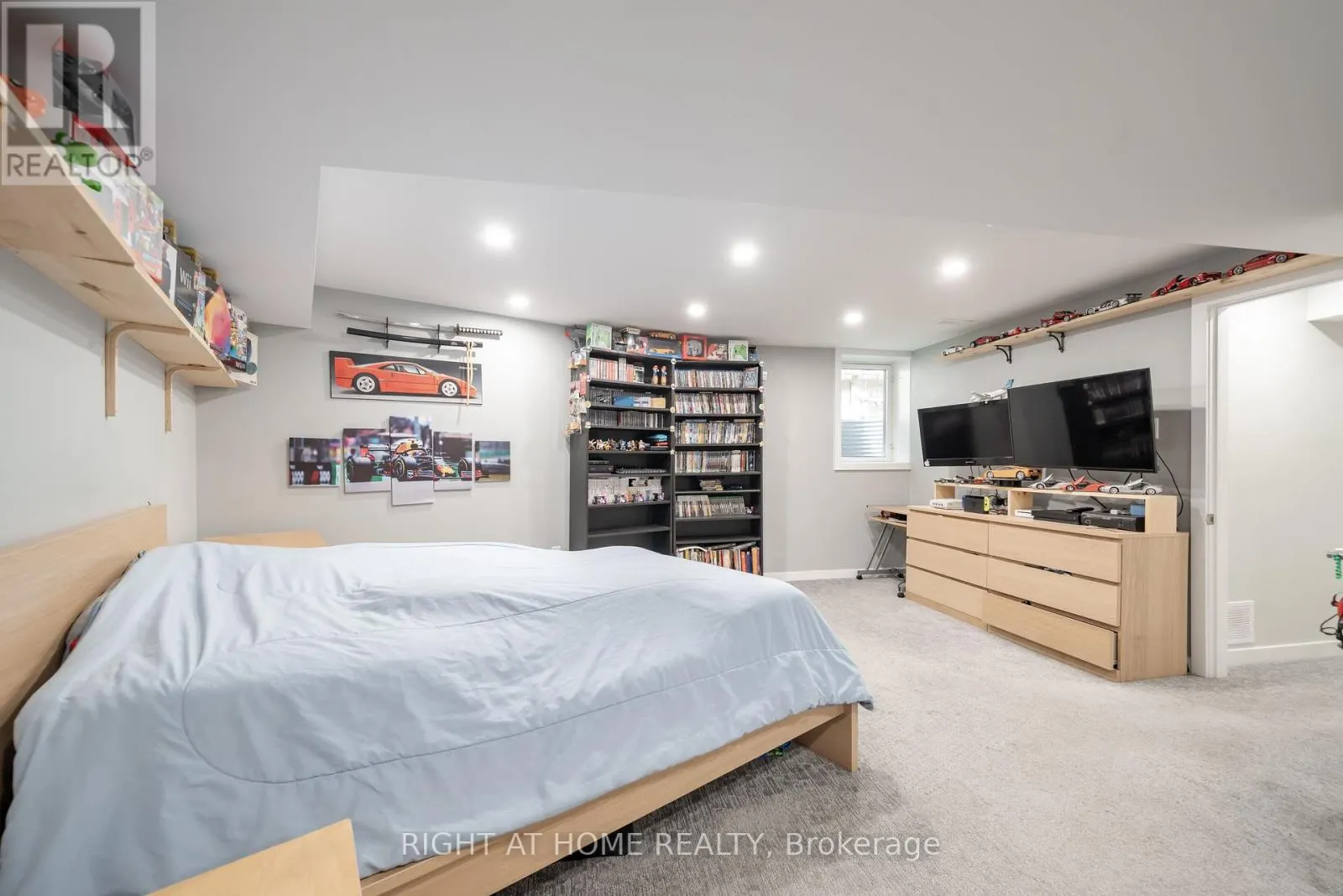 5 - 359 RIDDELL COURT