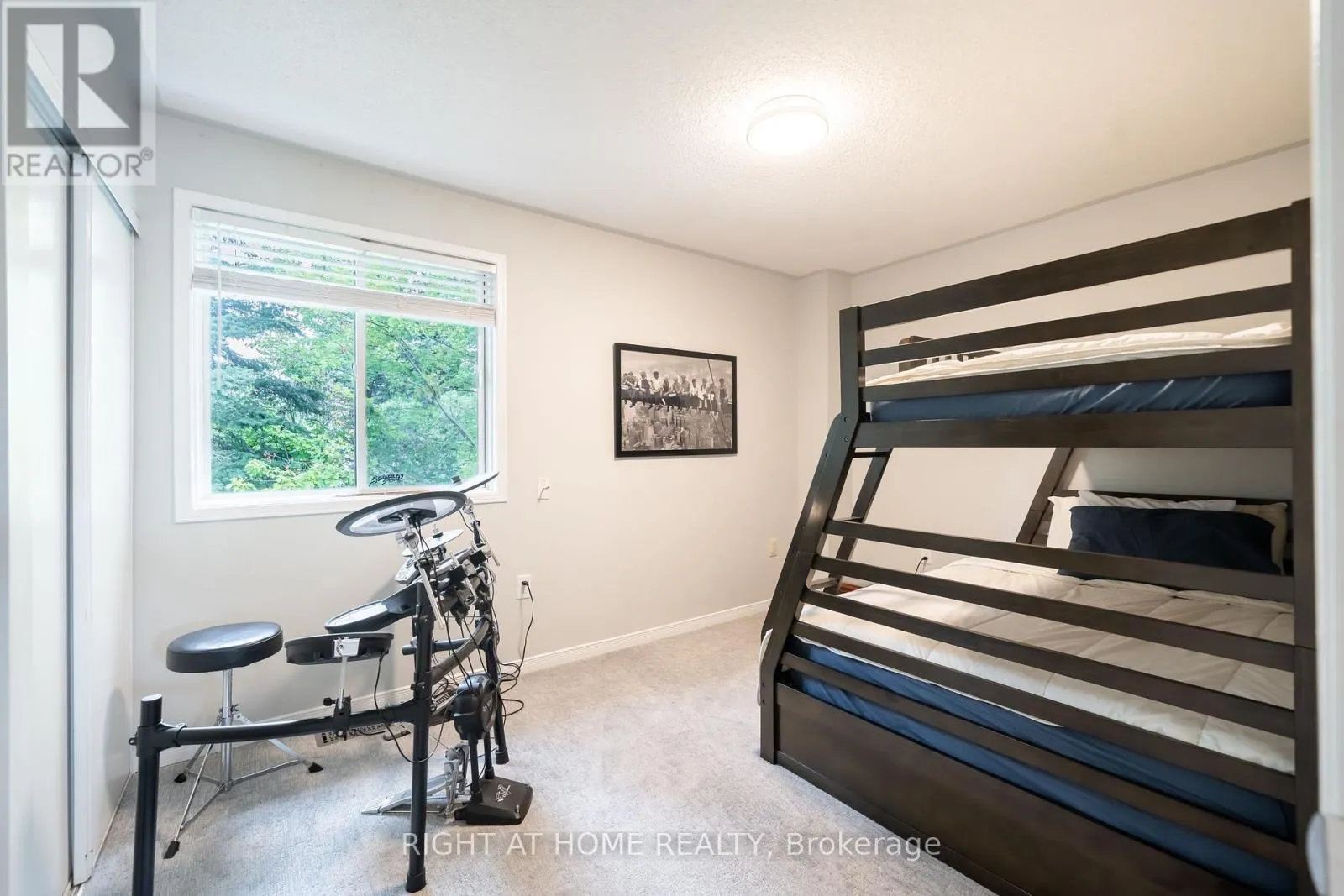 5 - 359 RIDDELL COURT