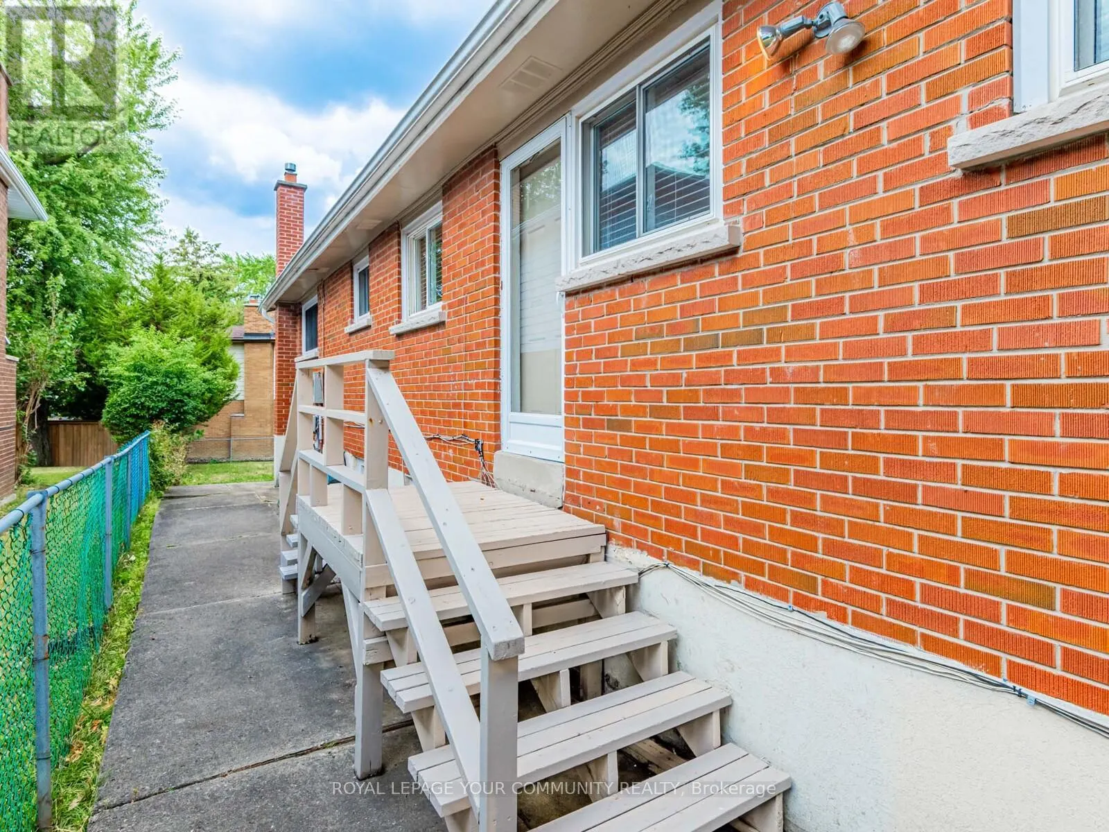 1 THORNY BRAE DRIVE