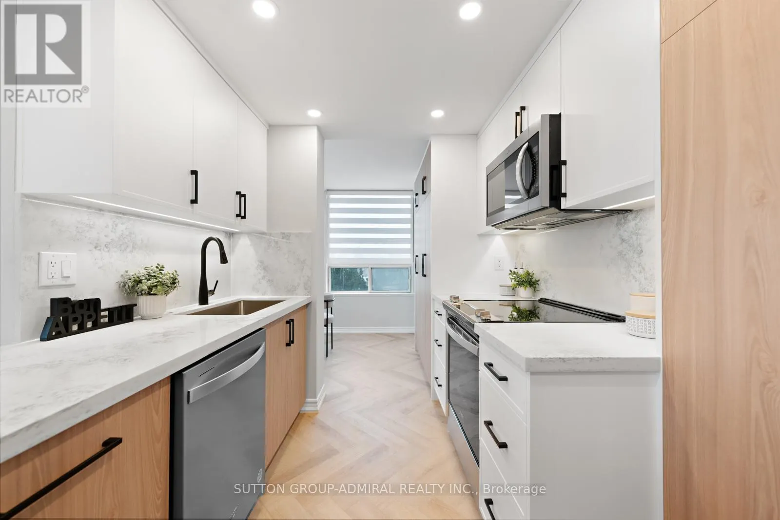 304 - 7 TOWNSGATE DRIVE