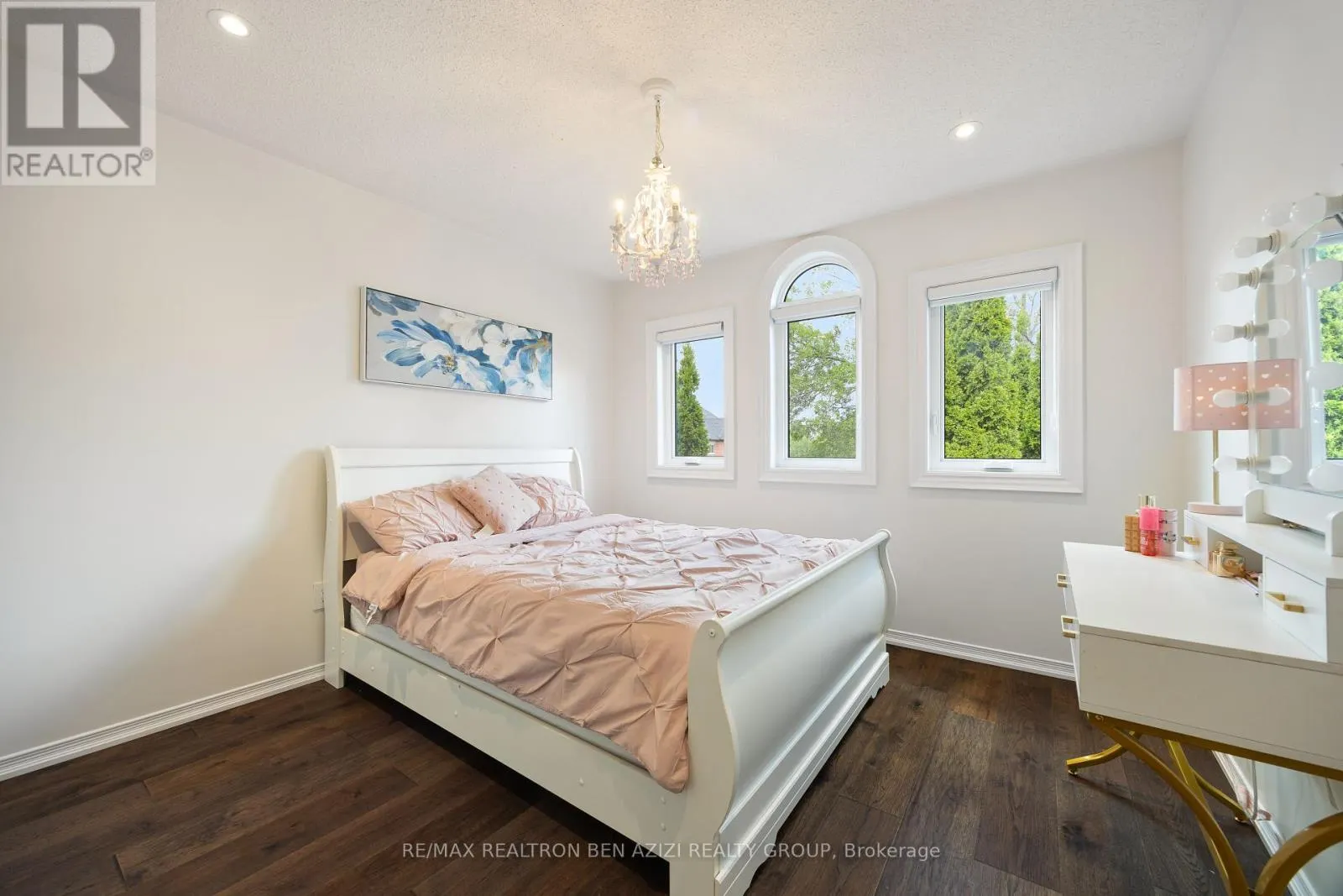 78 CHARING CRESCENT