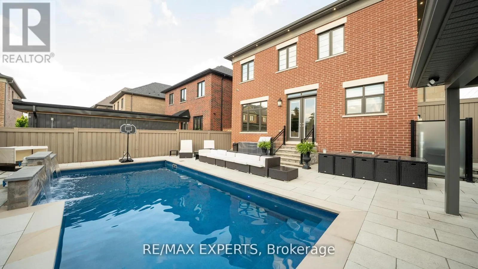 89 ROSSHAVEN CRESCENT