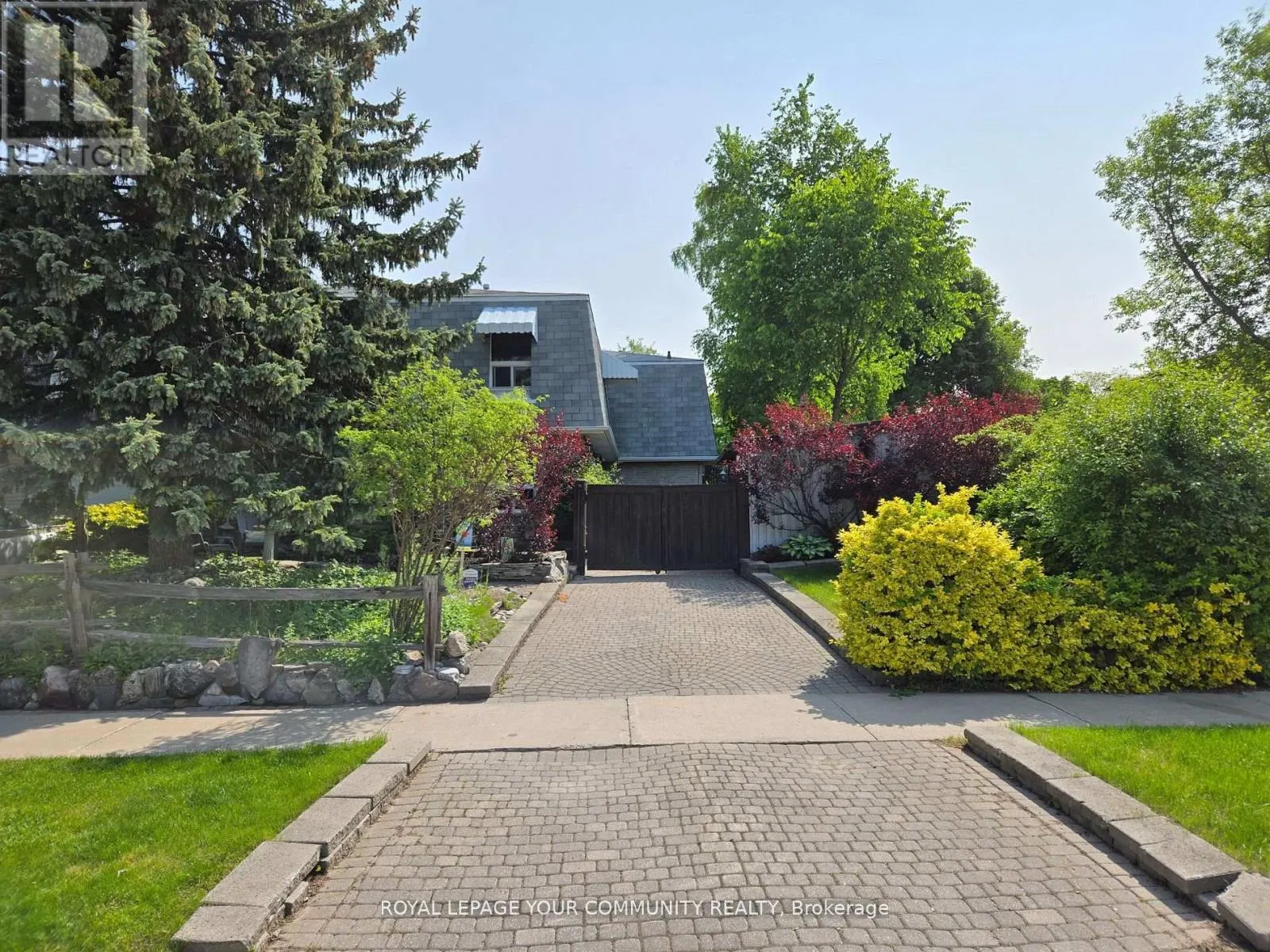 4 KITSILANO CRESCENT