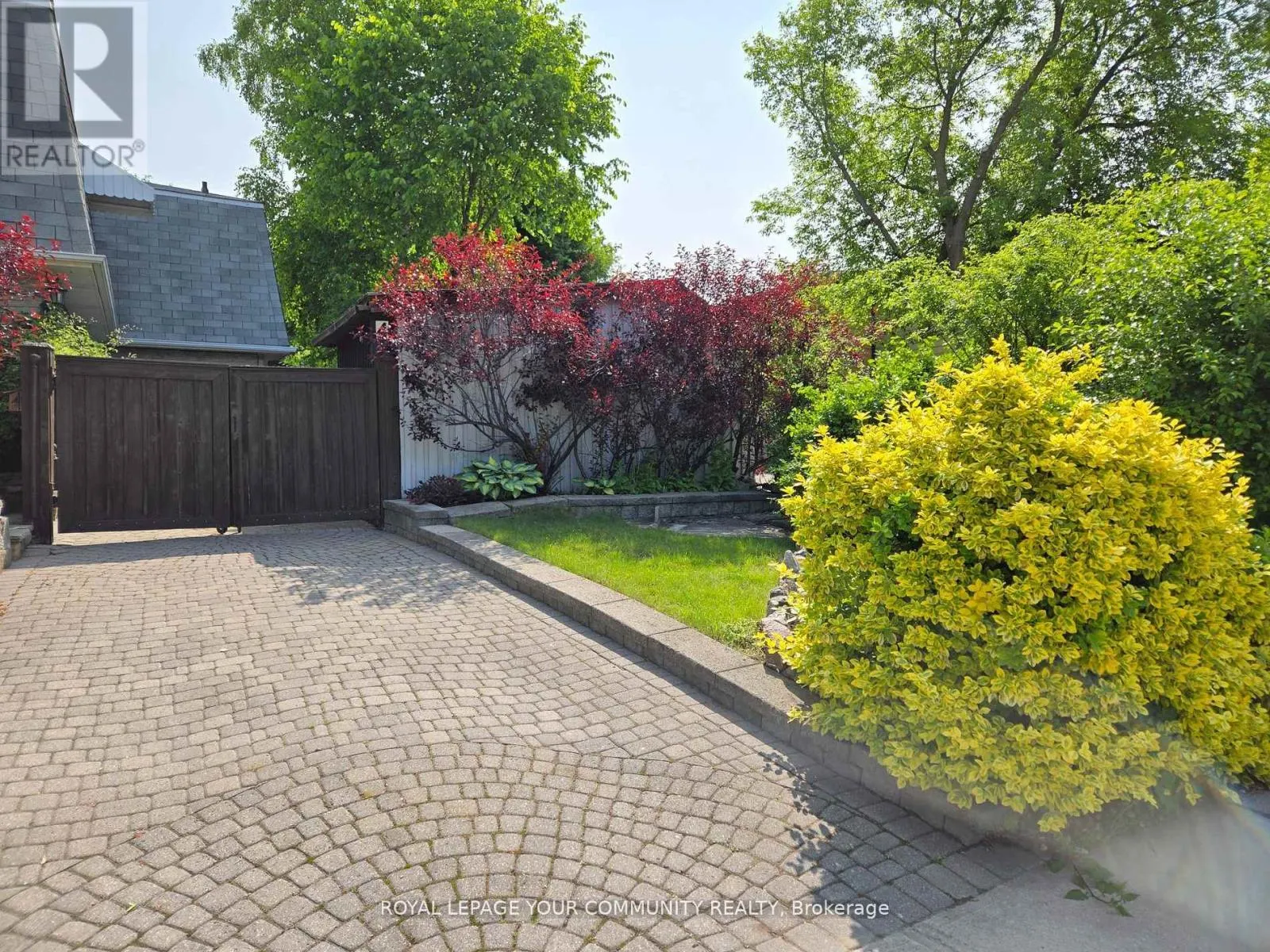 4 KITSILANO CRESCENT