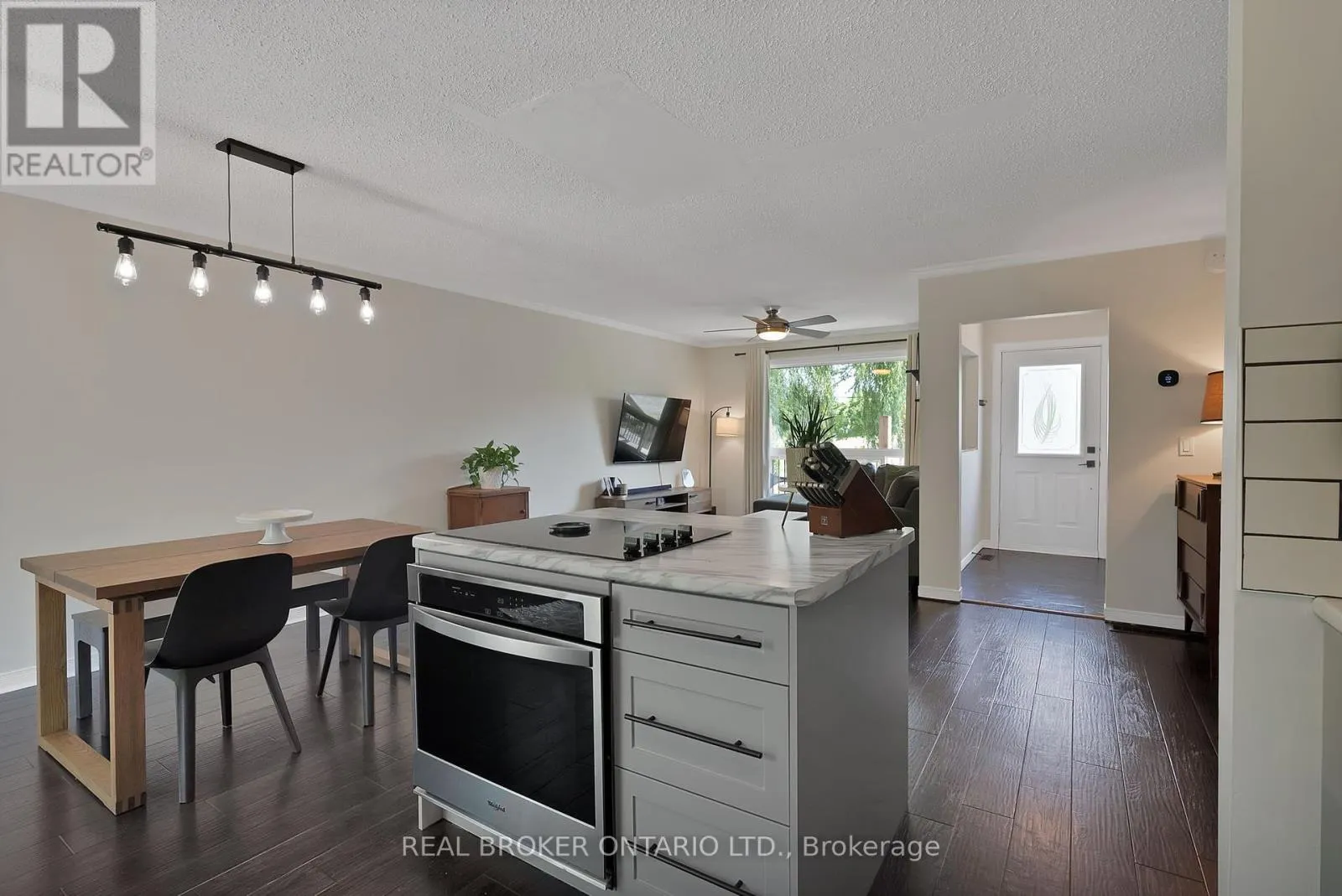 1036 METRO ROAD N