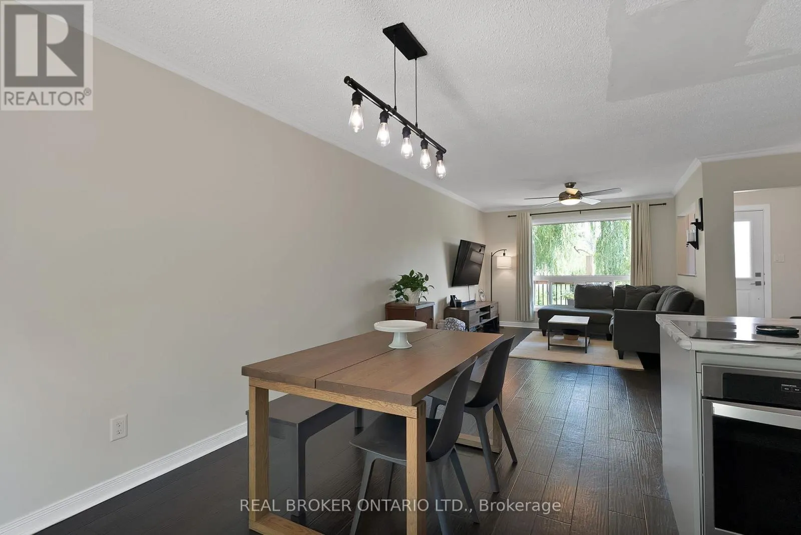 1036 METRO ROAD N