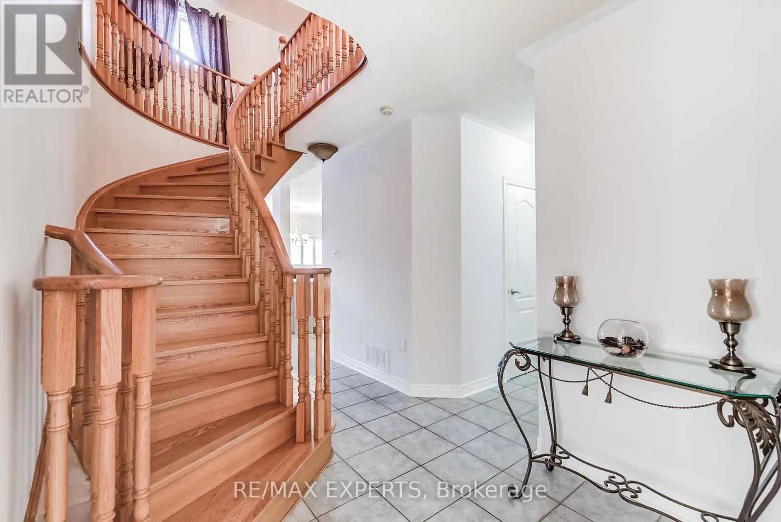 8 PINE HOLLOW CRESCENT