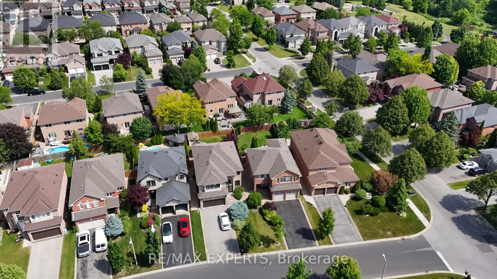8 PINE HOLLOW CRESCENT