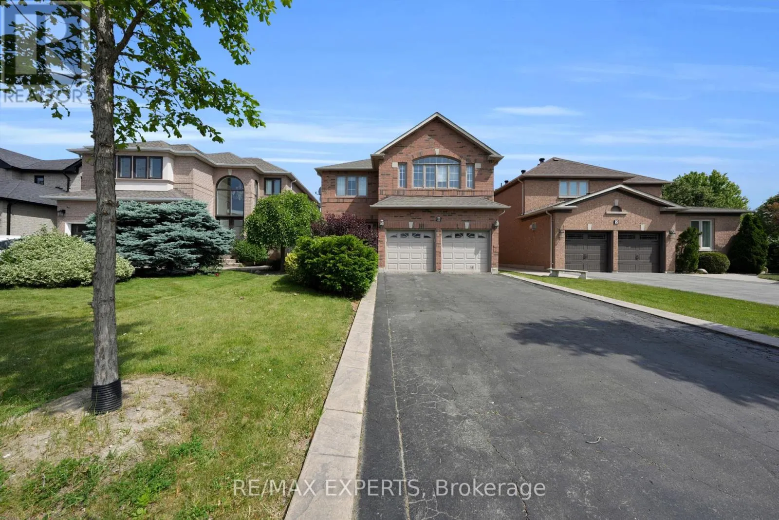 8 PINE HOLLOW CRESCENT