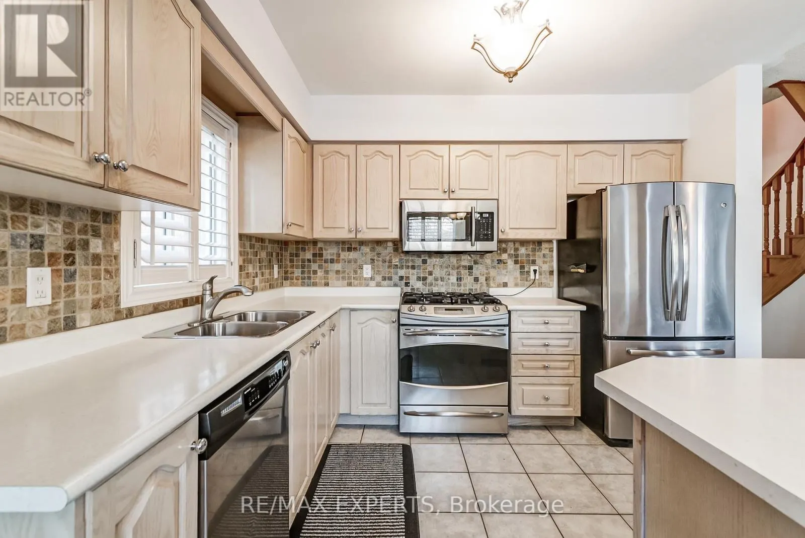 8 PINE HOLLOW CRESCENT