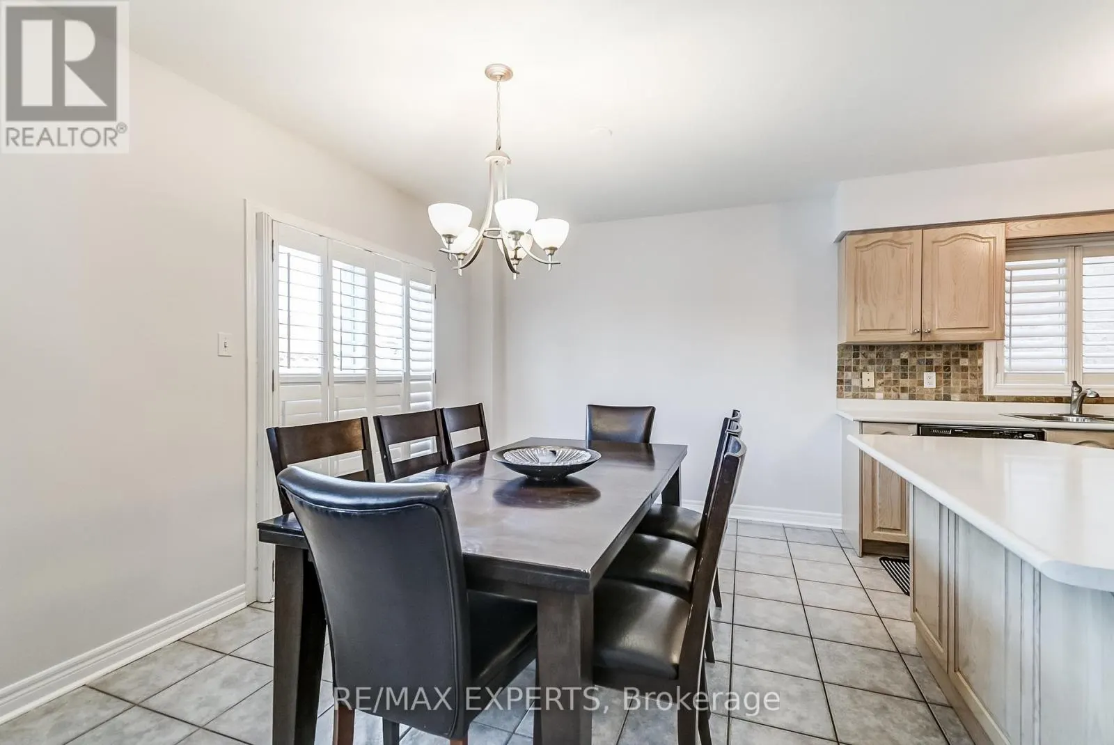 8 PINE HOLLOW CRESCENT