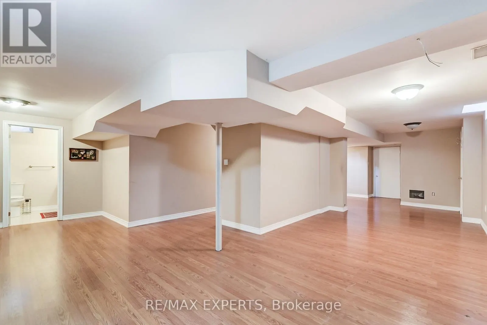 8 PINE HOLLOW CRESCENT
