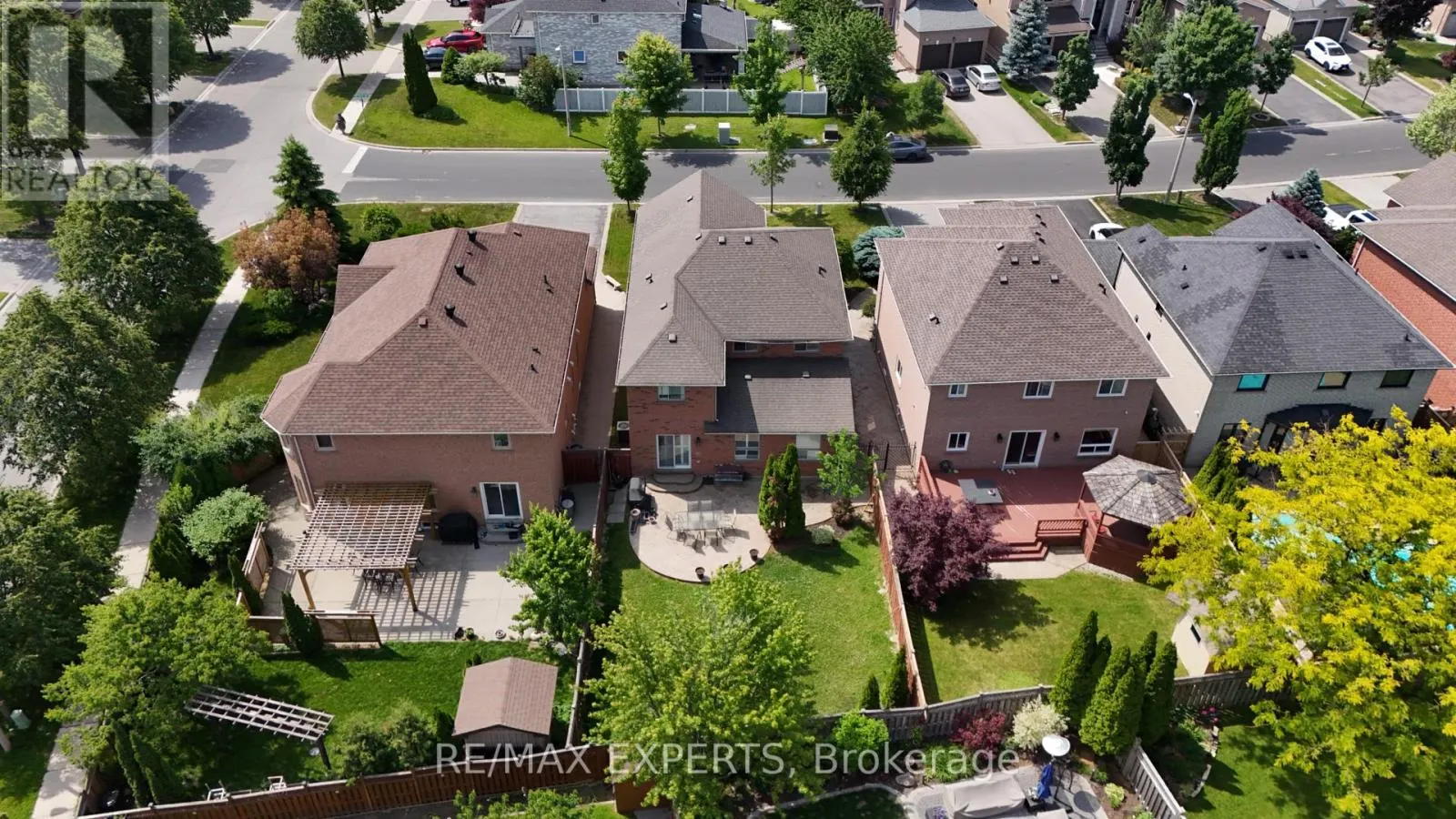8 PINE HOLLOW CRESCENT